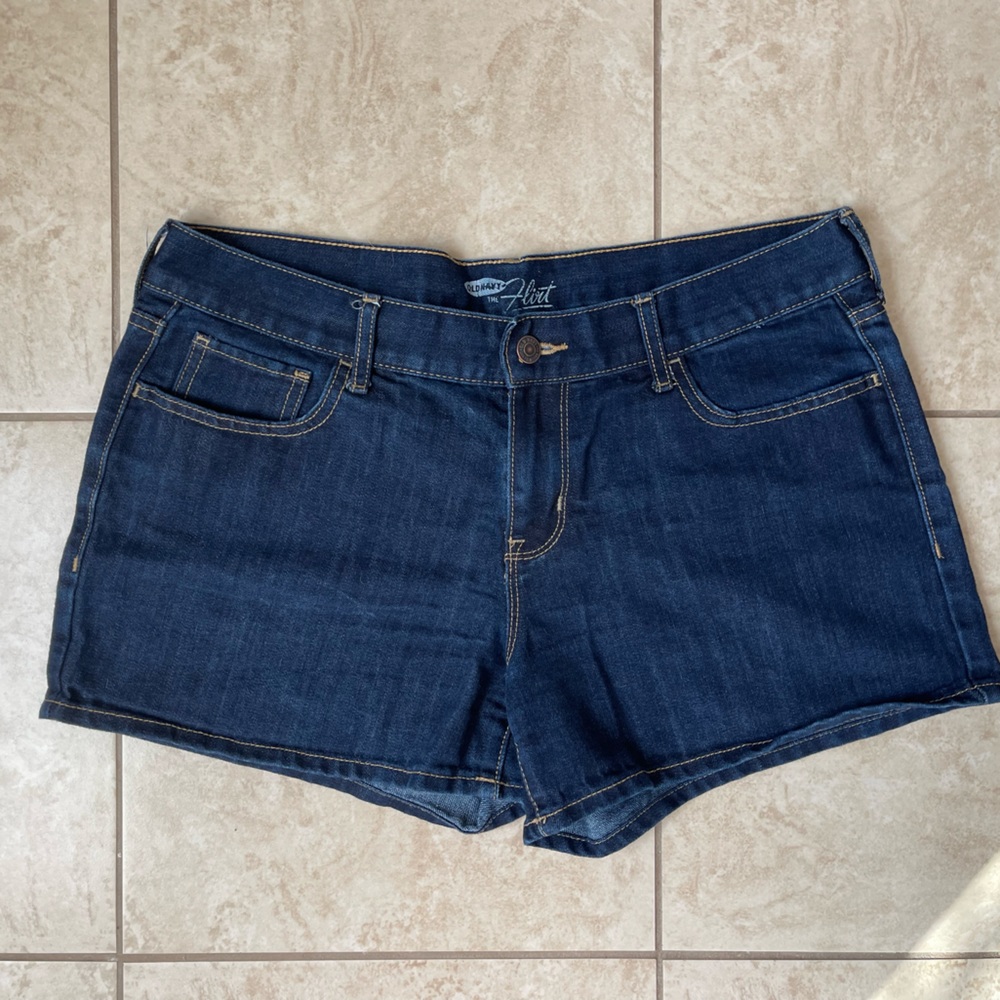 Old Navy The Flirt Dark Rinse 3.5” Inseam Denim Shorts